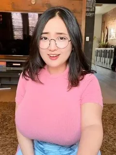Aroomi Kim