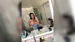 Sofiiiagomez Mirror Selfie Showing Her Nude Squeezed Tits Ppv Video