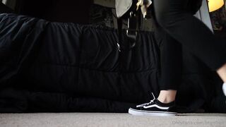 Bigtittygothegg Vibrating Pussy An Dripping Cum Without Taking Off Her Jeans Onlyfans Leak Video