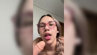 Kamicupcakex Sucking Toy Closeup And Flash Her Pussy Onlyfans Video