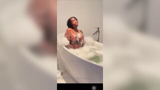 Zmeenaorr Nude Nipples Teasing In Bathtub Leaked Porn Video