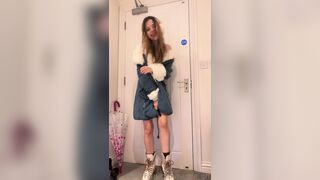 Barbie_grl Stripoff Her Winter Jacket Off And Spreading Pussy Onlyfans Video