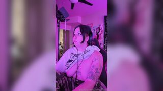 Sunnysunrays Gamer Girl Drops Her Nude Tits Out Onlyfans Leaked Video