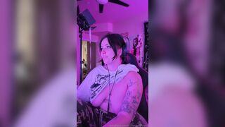 Sunnysunrays Gamer Girl Drops Her Nude Tits Out Onlyfans Leaked Video