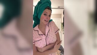 Emilyytrapp Completely Naked Pussy Play After Shower Onlyfans Leak