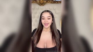 Val2legit Aka Valarie4grabs Spreading Her Booty Leak Onlyfans