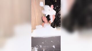 Riley Reid Taking Relaxing Bubble Bath Fully Naked Leaked Porn Video