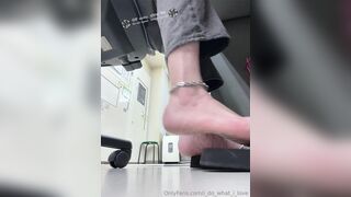 Kaori Teasing Her Feet While Doing Work At Her Office Leaked Onlyfans