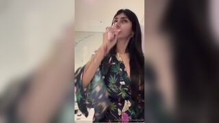 Mia Khalifa Latest Taking A Shower With Nude Boobs Out Leaked Onlyfans