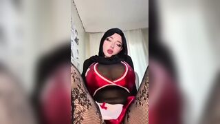 Zelal Hijabi babe showing her feet