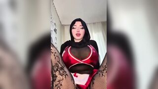 Zelal Hijabi babe showing her feet