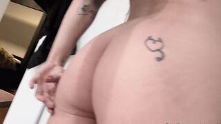 Elayna Black Showing Her Bare Juicy Ass Onlyfans