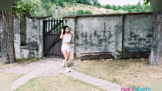 Carolina Guerrero Gets Ravaged Outdoors In The Garden