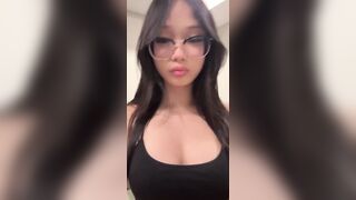Ashleyvk AKA Inluvwithashley 18 Year Old Teen Squeezing Tits Onlyfans