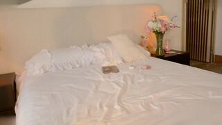 Nicolle Mitchelle Rides A Suction Dildo On The Bed