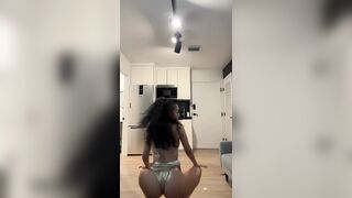 jadierosaa golden bikini stripteasing and booty twerk leak video