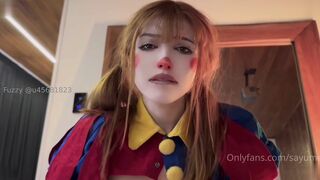 Pomni Cosplayer Nymphetty Deepthroats A Thick Cock