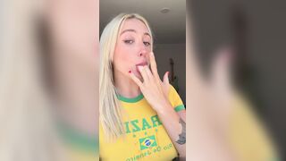 DaisyRaeXO Teases With Sloppy Spit Play