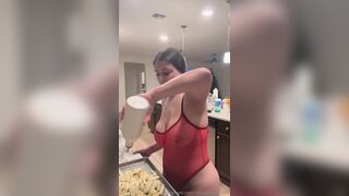 Taliya Cooking With Her Nips Out Leak Onlyfans Porn Tape