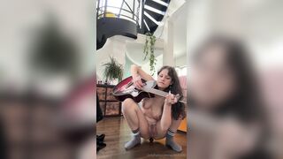 Quinnfinite Fully Naked Playing Guitar With Anal Plug Play Leak Ppv Onlyfans